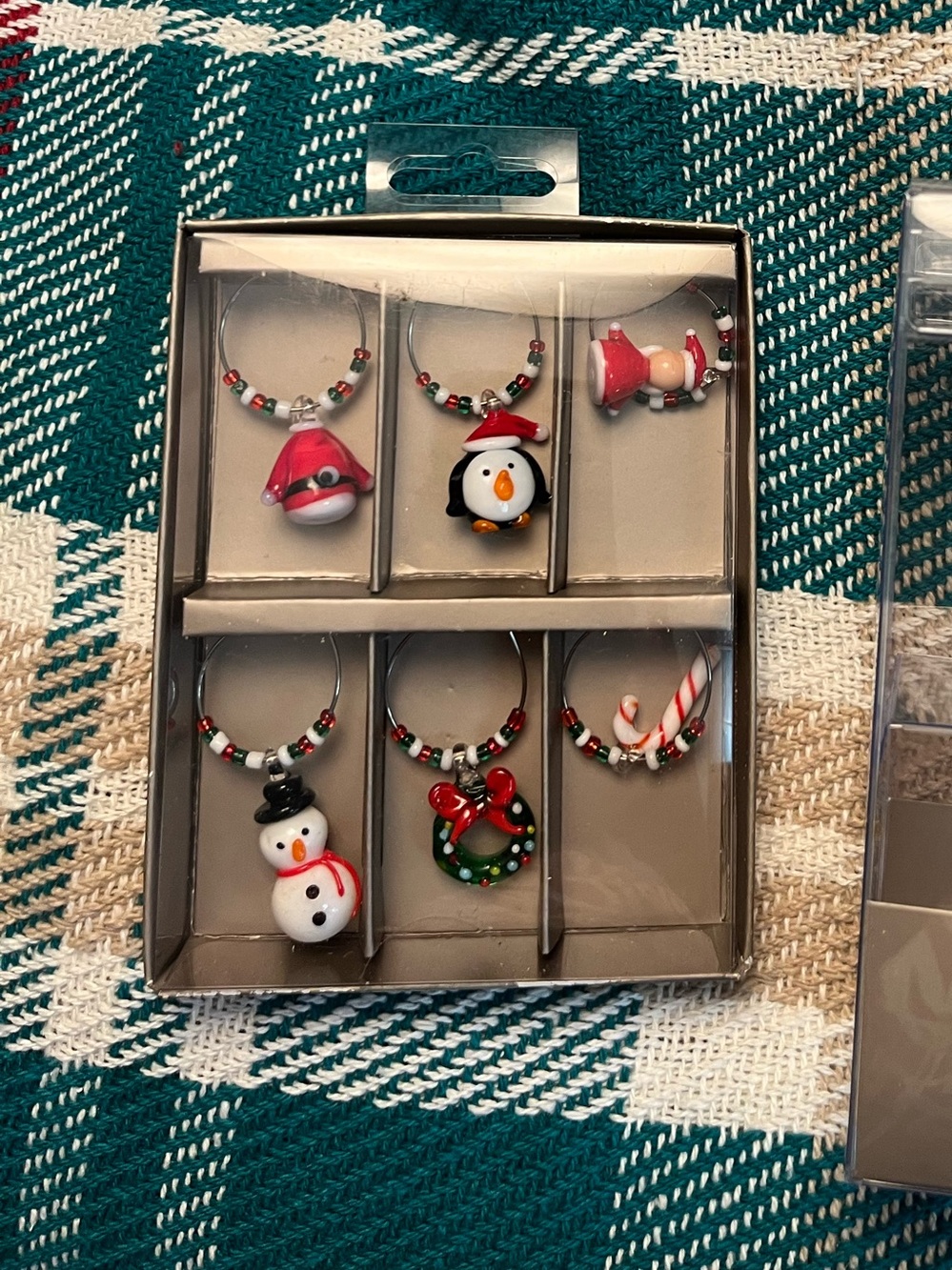 NIB Pier 1 holiday Charm Drink Markers Red, Green, White, Black
& bottle stopper